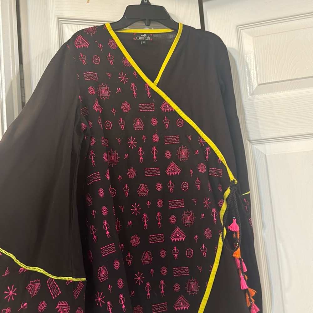 Black embroidered shirt with one flare sleeve style